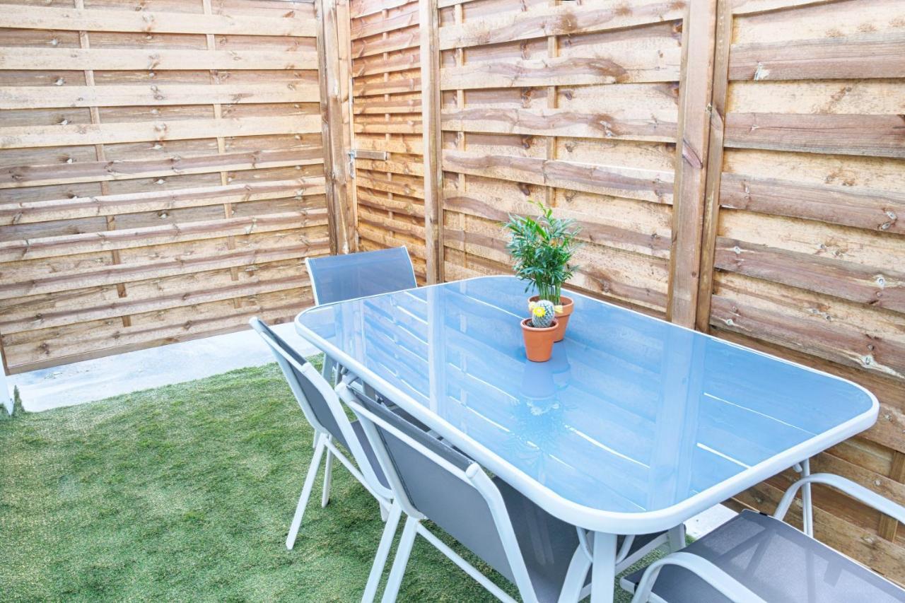 Apartment T2 Avec Terrasse, Parking Et Wifi *